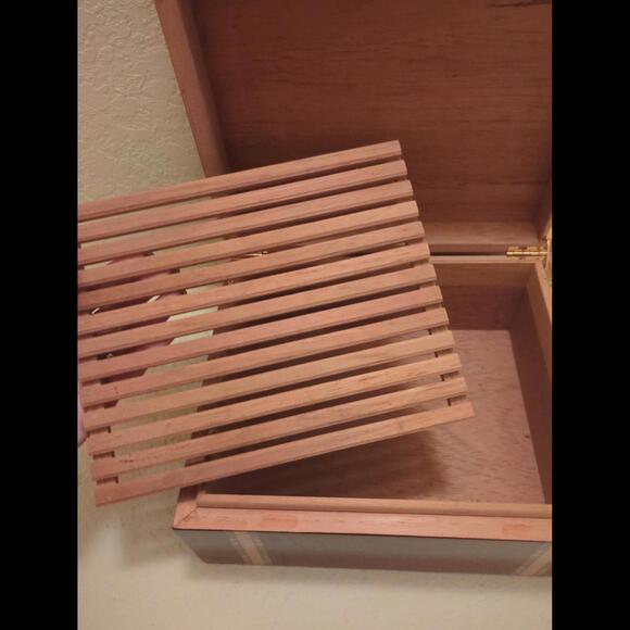 Cedar Wood Storage Box - Picture 8 of 9